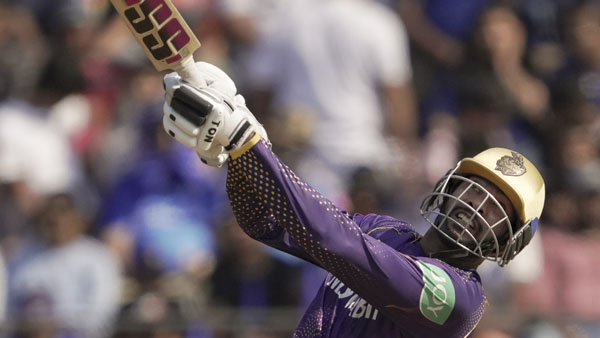 Suhana Khan frustration moments while Mumbai Indians Ishan Kishan Batting against KKR in IPL 2023