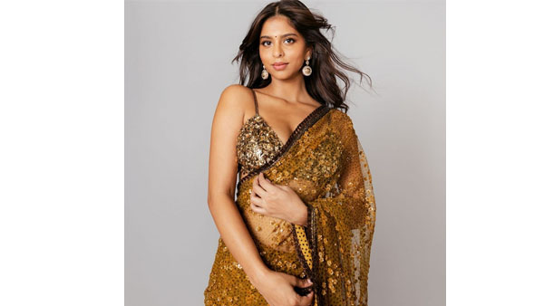 చీరలో ఘాటైన ఎద అందాలు