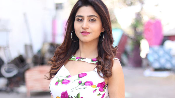 హాట్ ట్రీట్‌తో రెచ్చగొడుతూ