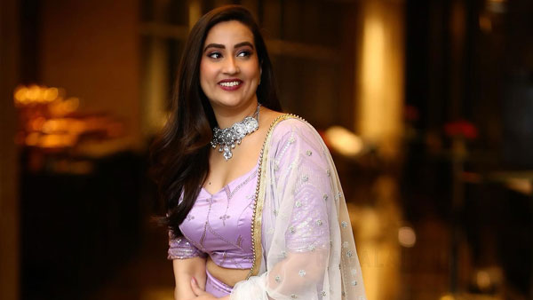 Anchor Manjusha Half Saree Photoshoot Goes Viral