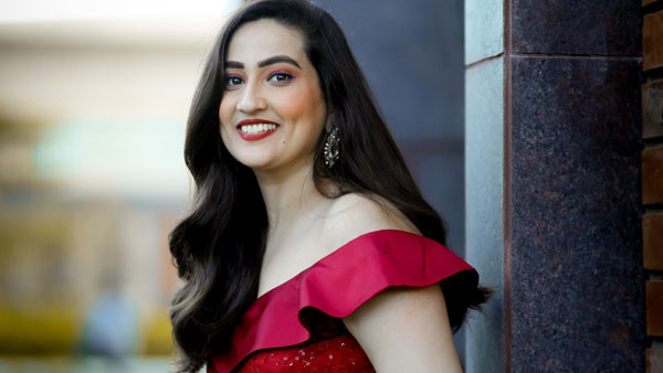 Anchor Manjusha Looks Fabulous in Latest Saree Photos