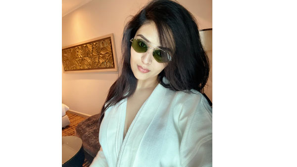 Anchor Sreemukhi Ravishing Looks In Latest White Towel In Bathroom 