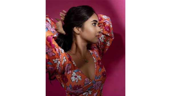 Youtuber Deepthi Sunaina Looks Fabulous in Latest Photos