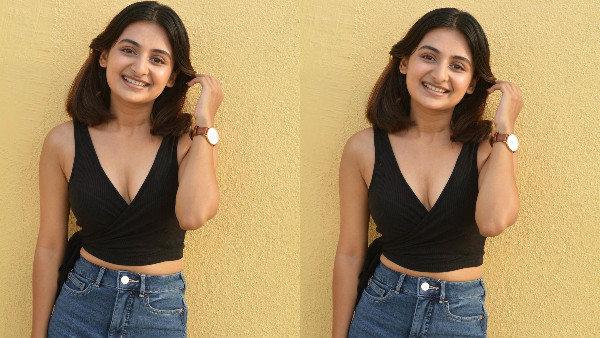 Malayalam cute actress Esther Anil stunning glamorous pics viral