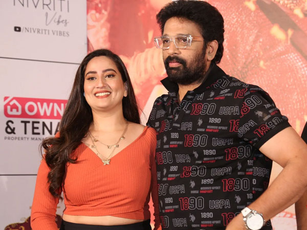 Anchor Manjusha gets satires from JD Chakravarthy at Music Event by VJ Jayathi