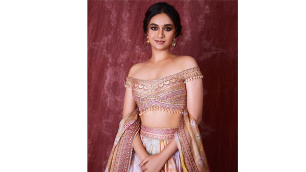 Keerthy Suresh Glamour Looks In Latest Lower Blouse Pics Goes Viral