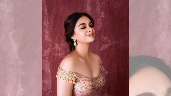 Keerthy Suresh Glamour Looks In Latest Lower Blouse Pics Goes Viral