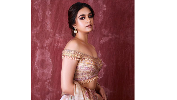 Keerthy Suresh Glamour Looks In Latest Lower Blouse Pics Goes Viral