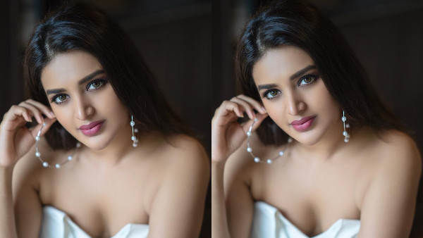 Beautiful actress Nidhhi Agerwal latest stunning glamorous photos viral