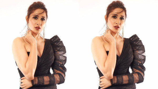 Akhanda Actress Pragya Jaiswal Latest Sizzling Photos