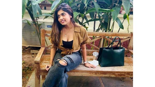 Jabardasth Rithu Chowdary Latest Fabulous Photos Gone Viral