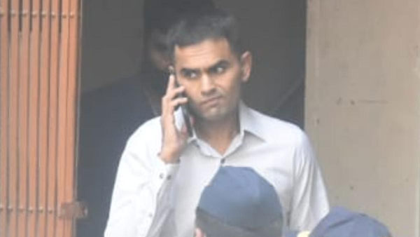 CBI files FIR on NCB Zonal Director Sameer Wankhede over 25 crores bribe from Shah Rukh Khan family CBI files FIR on NCB Zonal Director Sameer Wankhede over 25 crores bribe from Shah Rukh Khan family