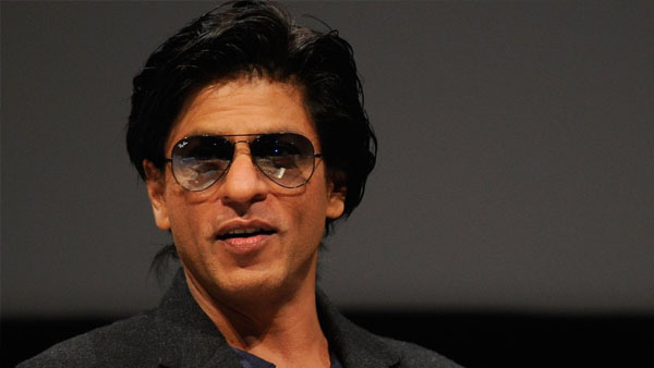 Superstar Shah Rukh Khan Refuses Selfie, Pushes Away Fan’s Hand