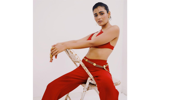 Arjun Reddy Shalini Pandey Sizzling Hot Looks In Latest Red Colour Dress 