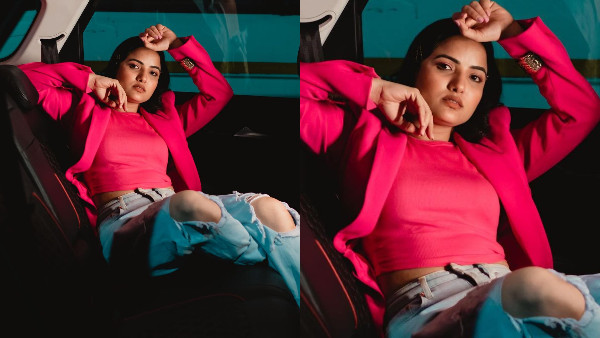 Bigg Boss Fame Siri Hanumanth Glamour Looks In Pink Colour Top Blue Jeans