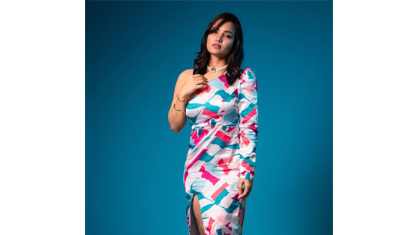 Bigg Boss Fame Siri Hanumanth Stunning Looks In Sleeveless Dress