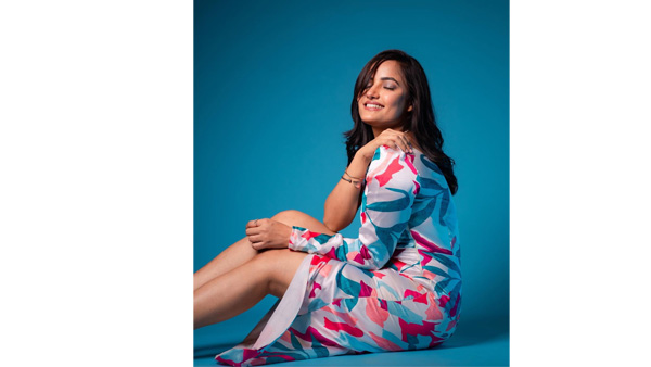 Bigg Boss Fame Siri Hanumanth Stunning Looks In Sleeveless Dress