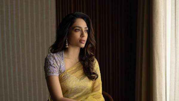 Talented actress Sobhita Dhulipala new glamorous photos viral