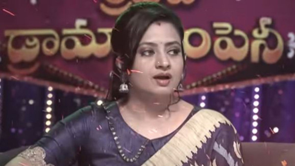 Anchor rashmi Gautam satires on bigg boss contestant Sravanti Chokkarapu and Jessi in Sridevi Drama Company Show