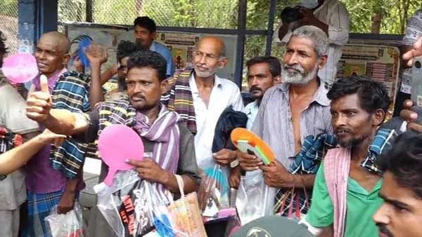 Bichagadu 2 Vijay Antony Produce Anti Bikili Kits To Beggars In Tirupati Bichagadu 2 Vijay Antony Produce Anti Bikili Kits To Beggars In Tirupati