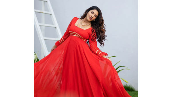 Anchor Vishnu Priya Glamour Looks In Latest Red Colour Dress Goes Viral Anchor Vishnu Priya Glamour Looks In Latest Red Colour Dress Goes Viral