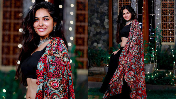 Bigg Boss Divi Vadthya Sizzling Glamour Pics In Black Colour Blouse