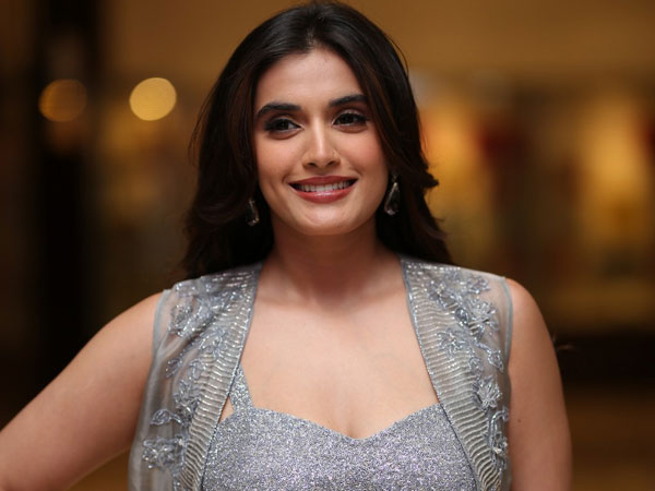 Beautiful Actress Divyansha Kaushik latest still viral Beautiful Actress Divyansha Kaushik latest still viral