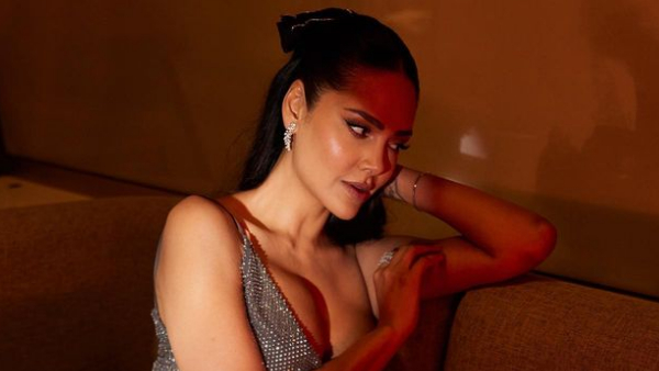 Esha Gupta Sizzling Looks In Latest Bodycon Dress Pics Goes Viral