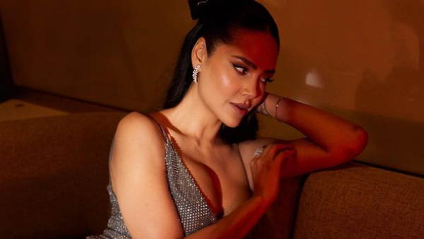 Actress Esha Gupta Beautiful Photos Goes Viral In Social Media