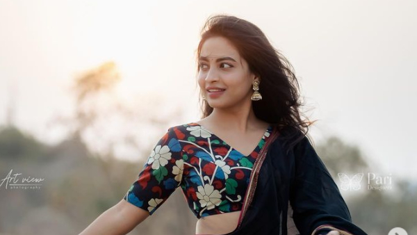 Bigg Boss Beauty Dethadi Alekhya Harika Sizzling Looks In Latest Yellow Sleeveless Dress