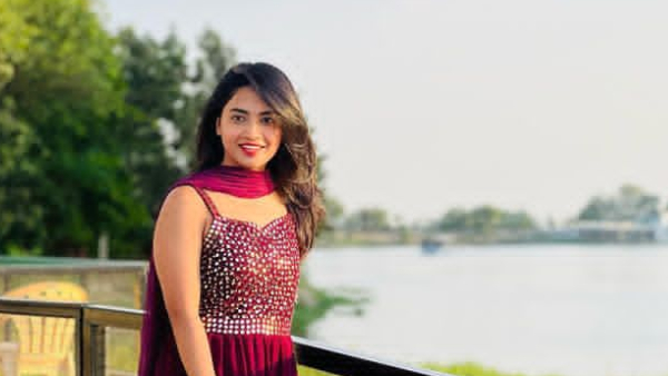 Bigg Boss Beauty Dethadi Alekhya Harika Sizzling Looks In Latest Yellow Sleeveless Dress