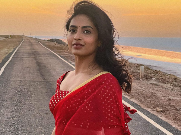 Dethadi Alekhya Harika Hot Looks In Latest White Transparent Sleeveless Blouse