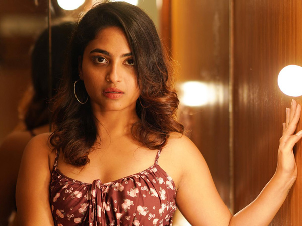 Dethadi Alekhya Harika Hot Looks In Latest White Transparent Sleeveless Blouse