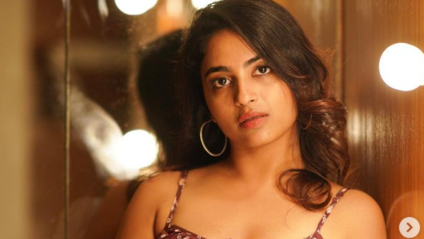 Bigg Boss Beauty Dethadi Alekhya Harika Sizzling Looks In Latest Yellow Sleeveless Dress