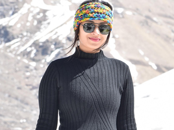 Bigg Boss Fame Inaya Sultana Sizzling Looks In Latest Black Sleeveless Top Bigg Boss Fame Inaya Sultana Sizzling Looks In Latest Black Sleeveless Top