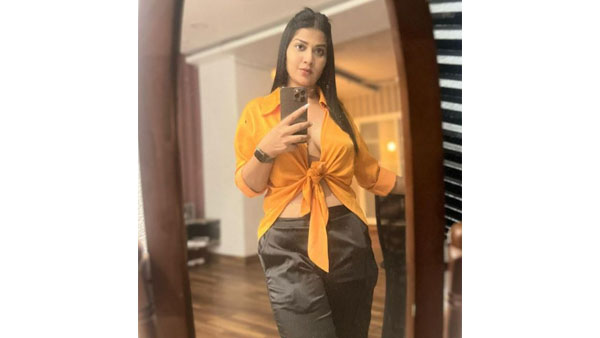 Bigg Boss Fame Inaya Sultana Shares Sizzling Photos in Instagram Bigg Boss Fame Inaya Sultana Shares Sizzling Photos in Instagram