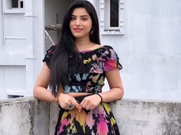 Jabardasth Priyanka Singh Stunning Hot Video In Red Colour Saree