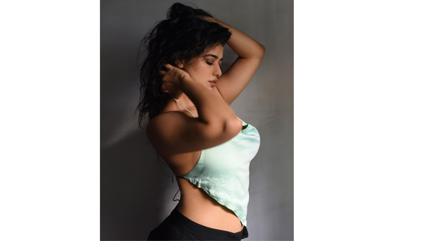 Ketika Sharma Sizzling Hot Looks In Latest Light Green Colour Bra Photos Goes Viral