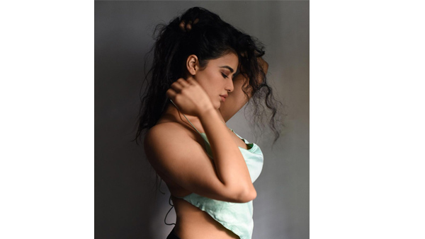 Ketika Sharma Sizzling Hot Looks In Latest Light Green Colour Bra Photos Goes Viral