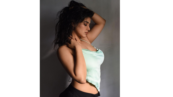 Ketika Sharma Sizzling Hot Looks In Latest Light Green Colour Bra Photos Goes Viral