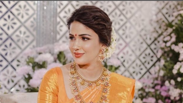 Lavanya Tripathi Ravishing Look In Latest Black Colour Bra Pics Goes Viral Lavanya Tripathi Ravishing Look In Latest Black Colour Bra Pics Goes Viral