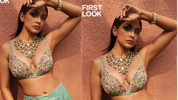 Mrunal Thakur Ravishing Hot Look In Latest Sleeveless Dress