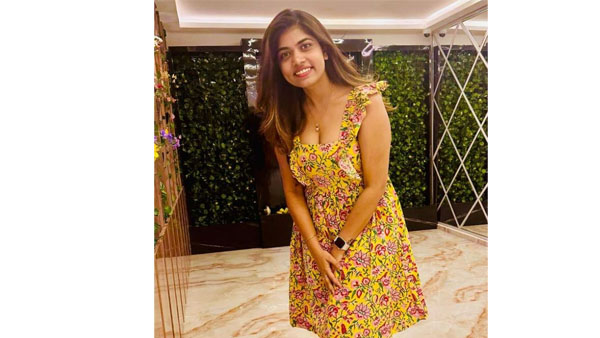 Jabardasth Rithu Chowdary Looks Fabulous in Latest Photos