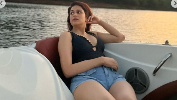 Tollywood Heroine Shraddha Das Latest Saree Photos Viral