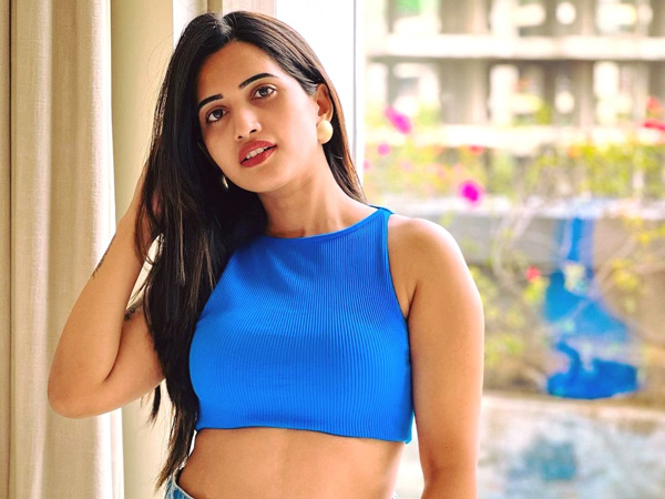 Anchor Sravanthi Chokarapu Looks Gorgeous in Latest Pics