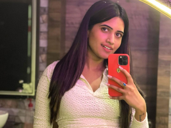 Anchor Sravanthi Chokarapu Looks Gorgeous in Latest Pics