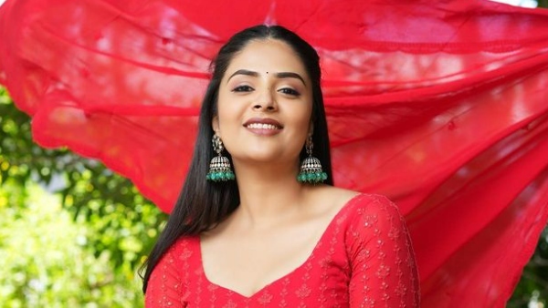 Anchor Sreemukhi Glamour Look In Latest Mini Skirt Over Star Wars Launch