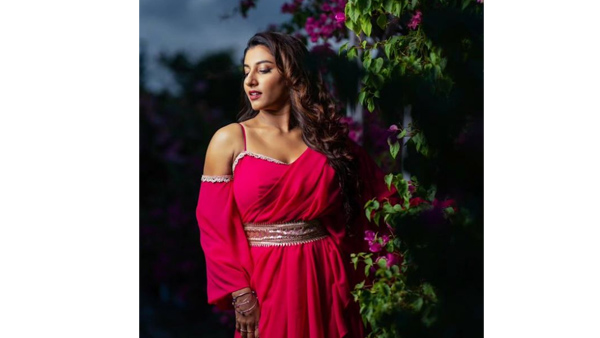 Anchor Vishnupriya Bheemineni Latest Sizzling Photos Gone Viral Anchor Vishnupriya Bheemineni Latest Sizzling Photos Gone Viral