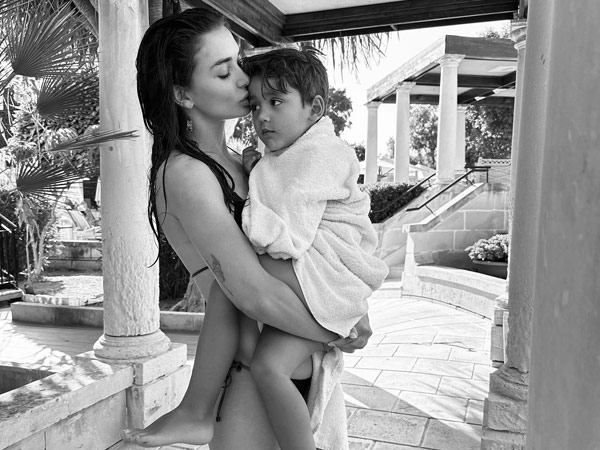 Heroine Amy Jackson Shares Stunning Picture in Instagram