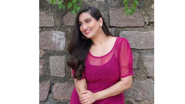 Anchor Manjusha Shares Sizzling Photos In Instagram